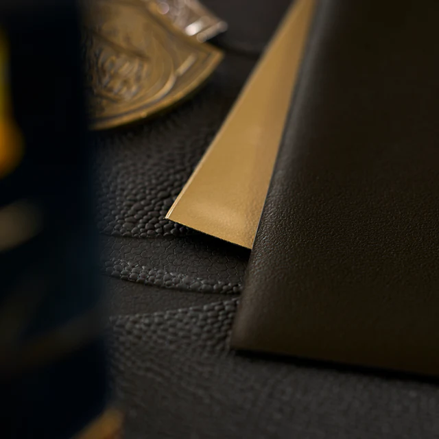 Dragon Shield Matte Dual Sleeves – Black/Gold (100)