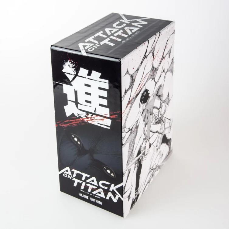 Attack on Titan, Bände 01-05 (im Sammelschuber mit Extra)