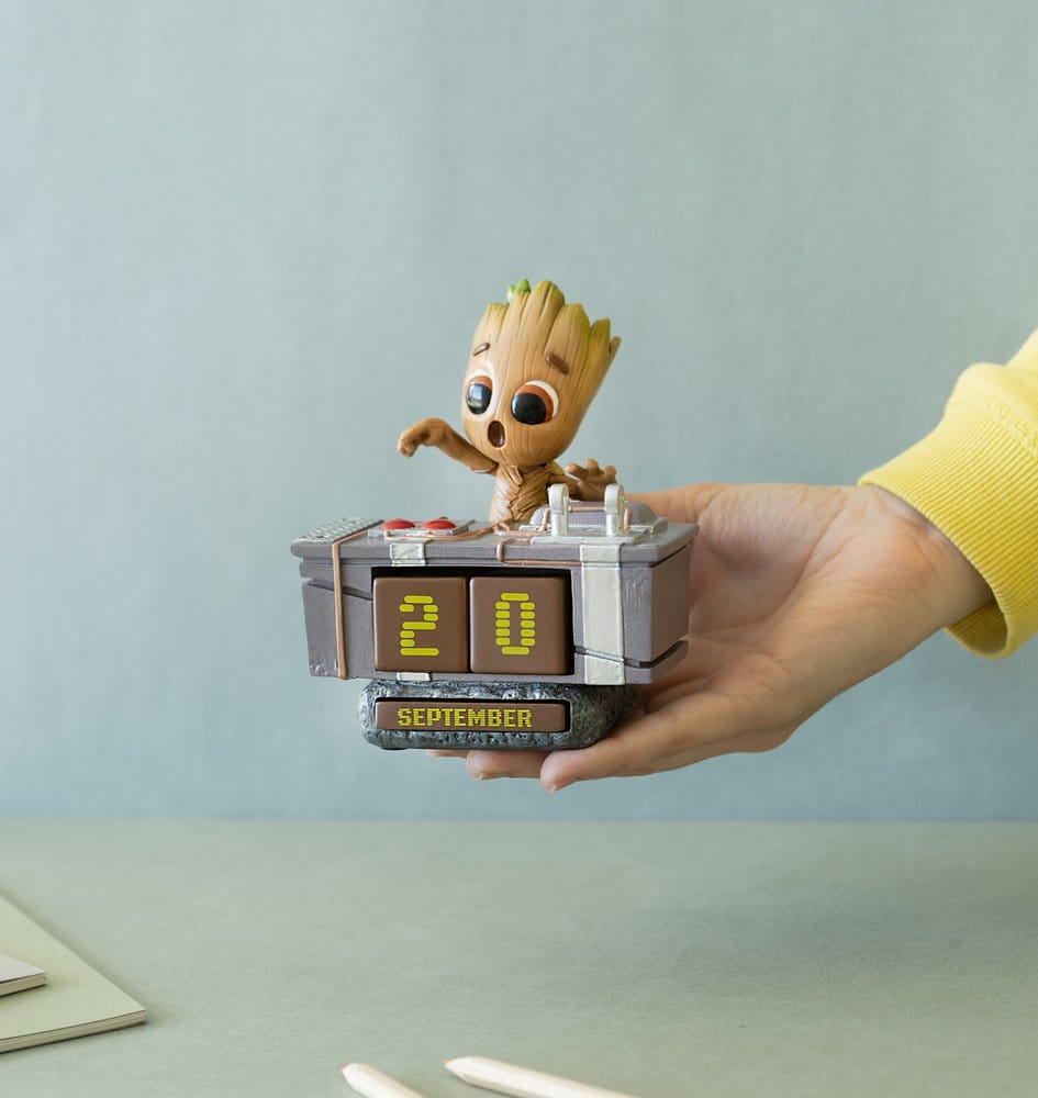 Marvel 3D Perpetual Calendar Groot Death Button 12 cm