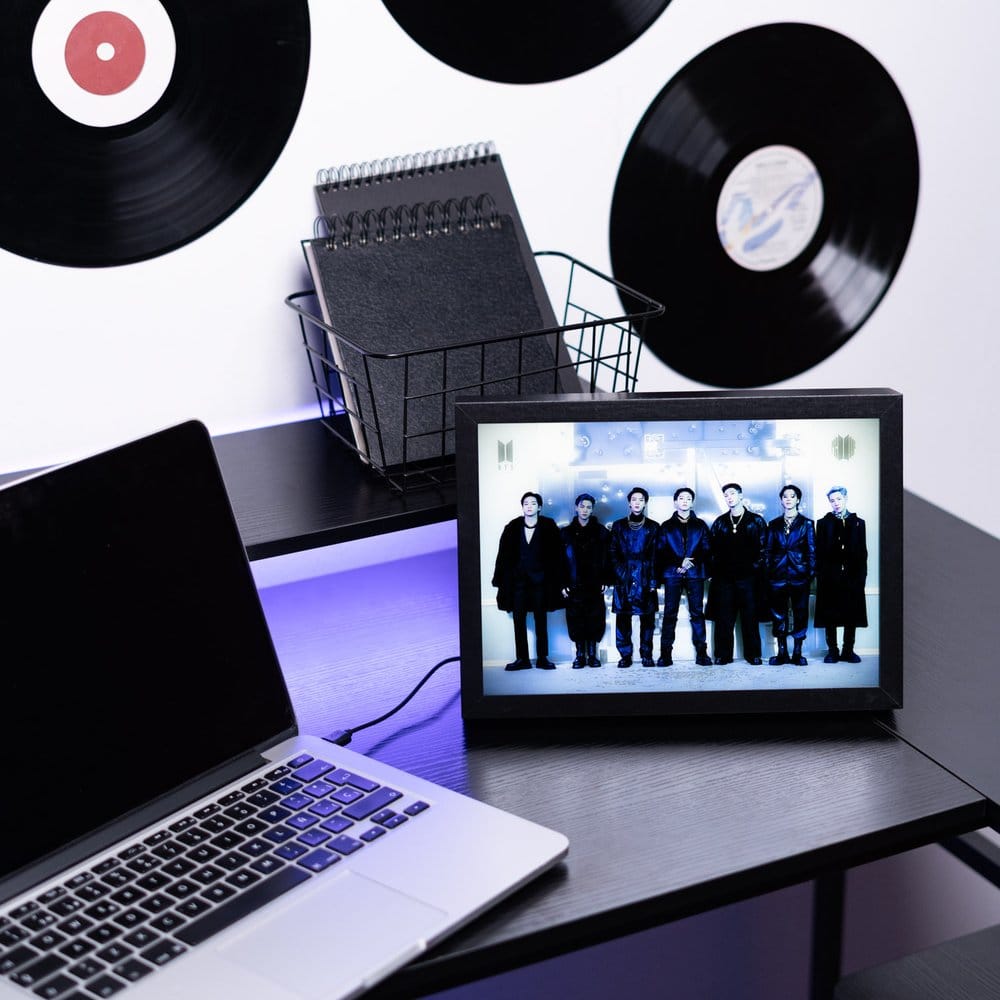 BTS Gerahmter LED Druck