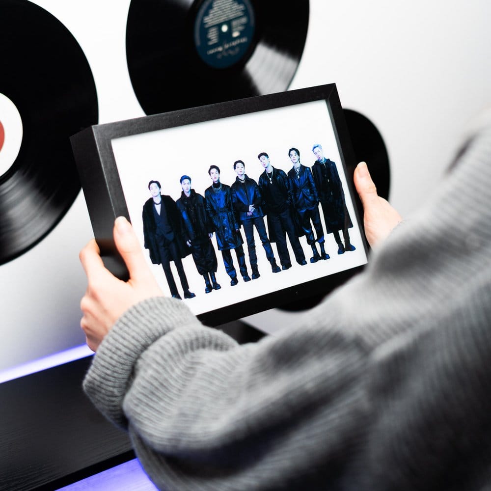 BTS Gerahmter LED Druck
