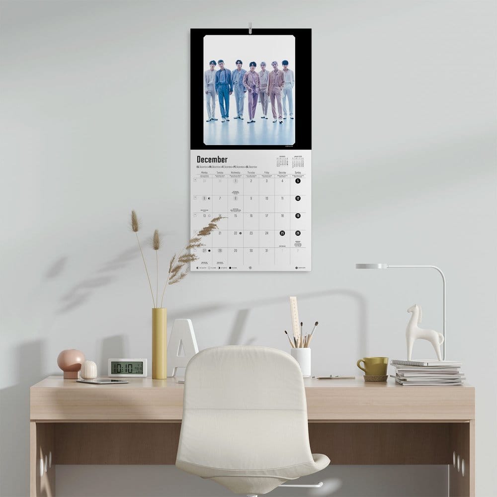BTS Wandkalender 2027 30 x 30 cm