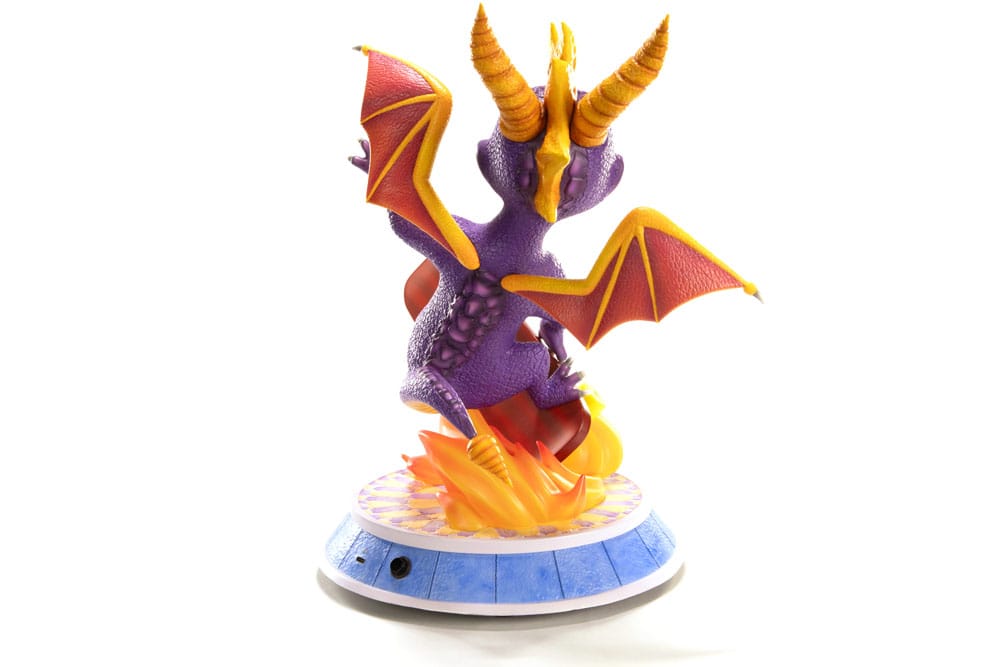 Spyro : Year of the Dragon PVC Statue Spyro Skateboard 34 cm