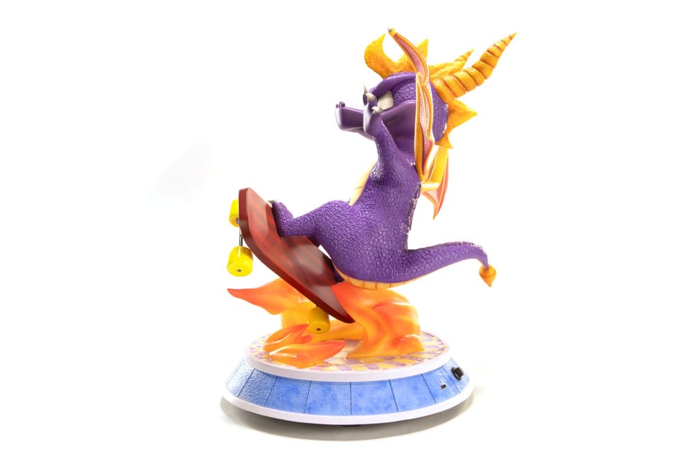 Spyro : Year of the Dragon PVC Statue Spyro Skateboard 34 cm