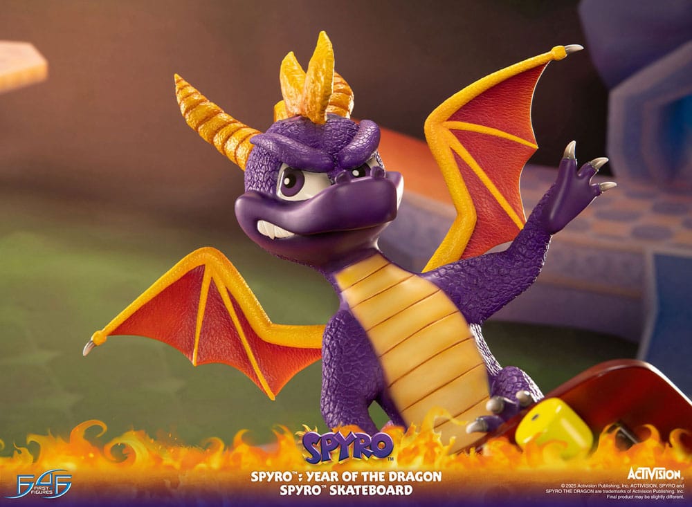 Spyro : Year of the Dragon PVC Statue Spyro Skateboard 34 cm