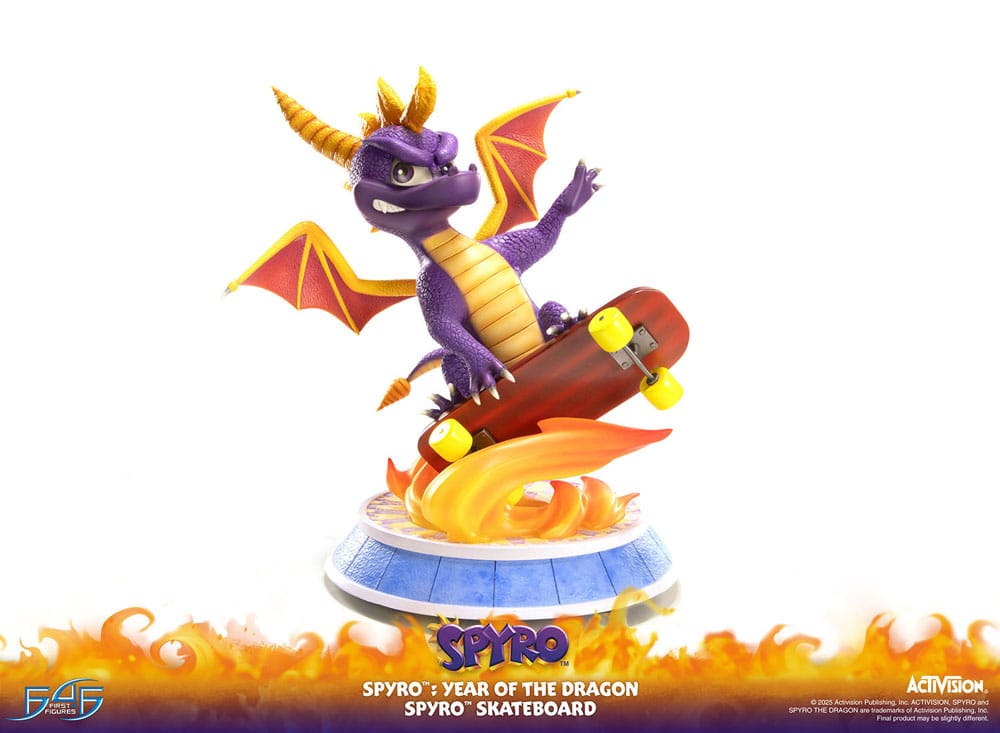 Spyro : Year of the Dragon PVC Statue Spyro Skateboard 34 cm