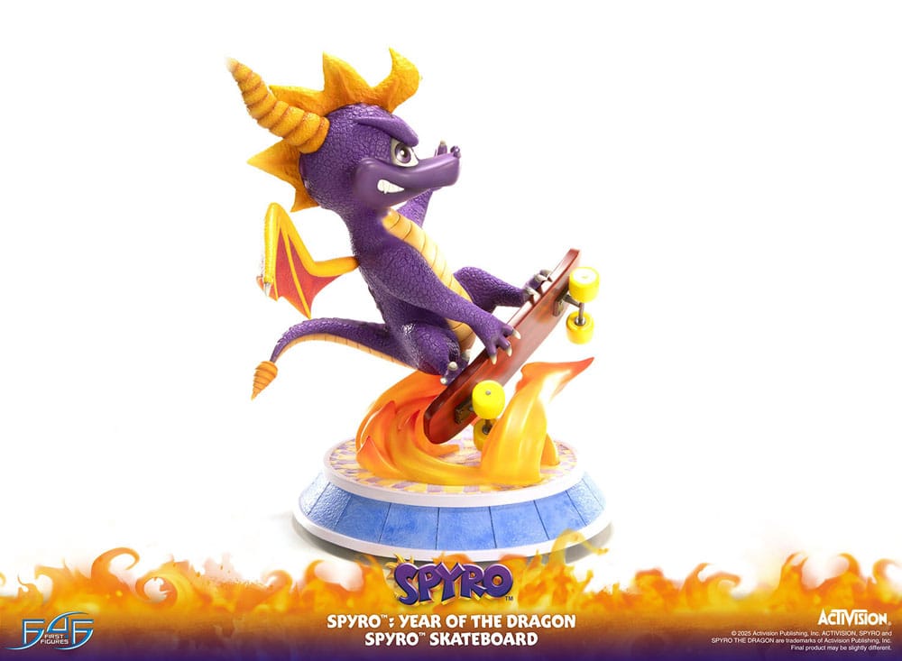 Spyro : Year of the Dragon PVC Statue Spyro Skateboard 34 cm