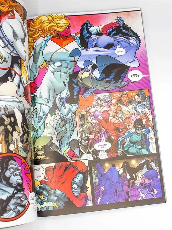 Avengers (2020) 09: World War She-Hulk