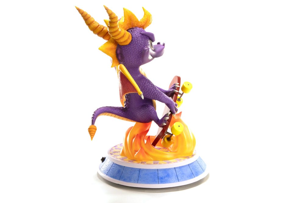 Spyro : Year of the Dragon PVC Statue Spyro Skateboard 34 cm