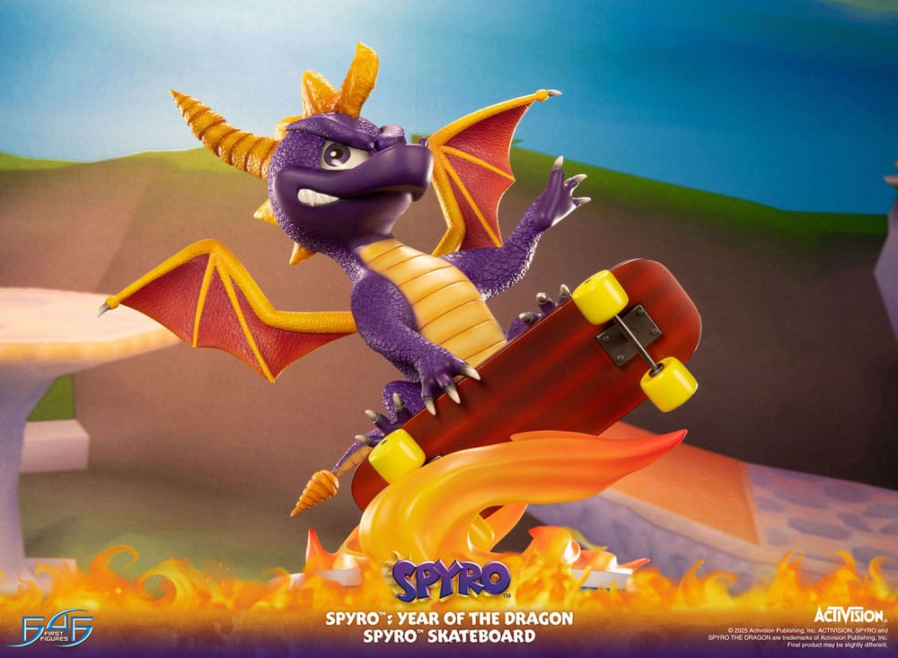 Spyro : Year of the Dragon PVC Statue Spyro Skateboard 34 cm
