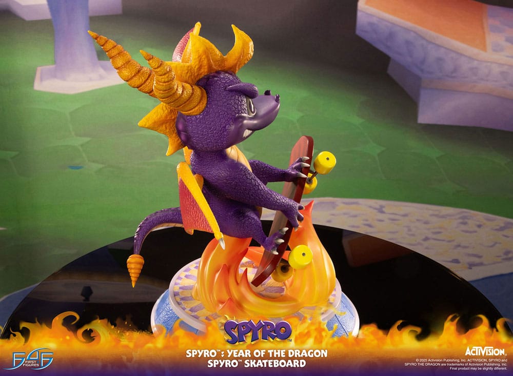 Spyro : Year of the Dragon PVC Statue Spyro Skateboard 34 cm
