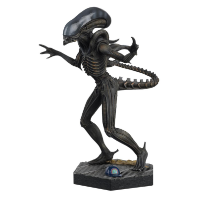 The Alien & Predator Figurine Collection Alien Xenomorph...